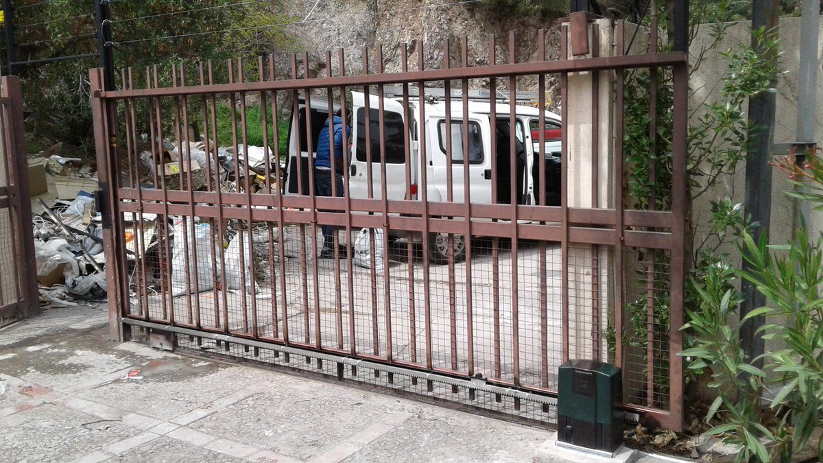 askCenturion's tweet photo. As part of our #FeelGoodFriday post, here is an example of another satisfied customer of our industry-leading gate motors across the globe!
Recent installation of our D5-Evo in Chile.
#D5Evo #Exports #Worldwide #GateAutomation #AccessControl #Best #Security #Chile https://t.co/Vg4zbv7QnE