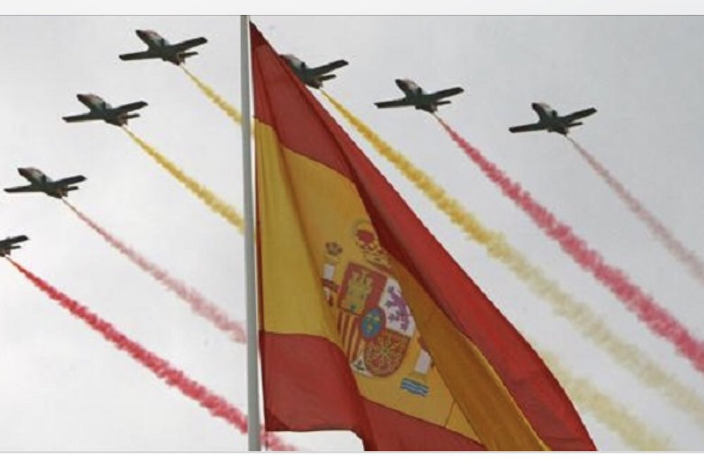 RaqueArnau's tweet photo. #12Octubre 
#VivaEspaña
#OrgullososDeSerEspañoles

“Con dos gotas de sangre y un rayo de sol...”🇪🇸 https://t.co/L4UVHcFTXp