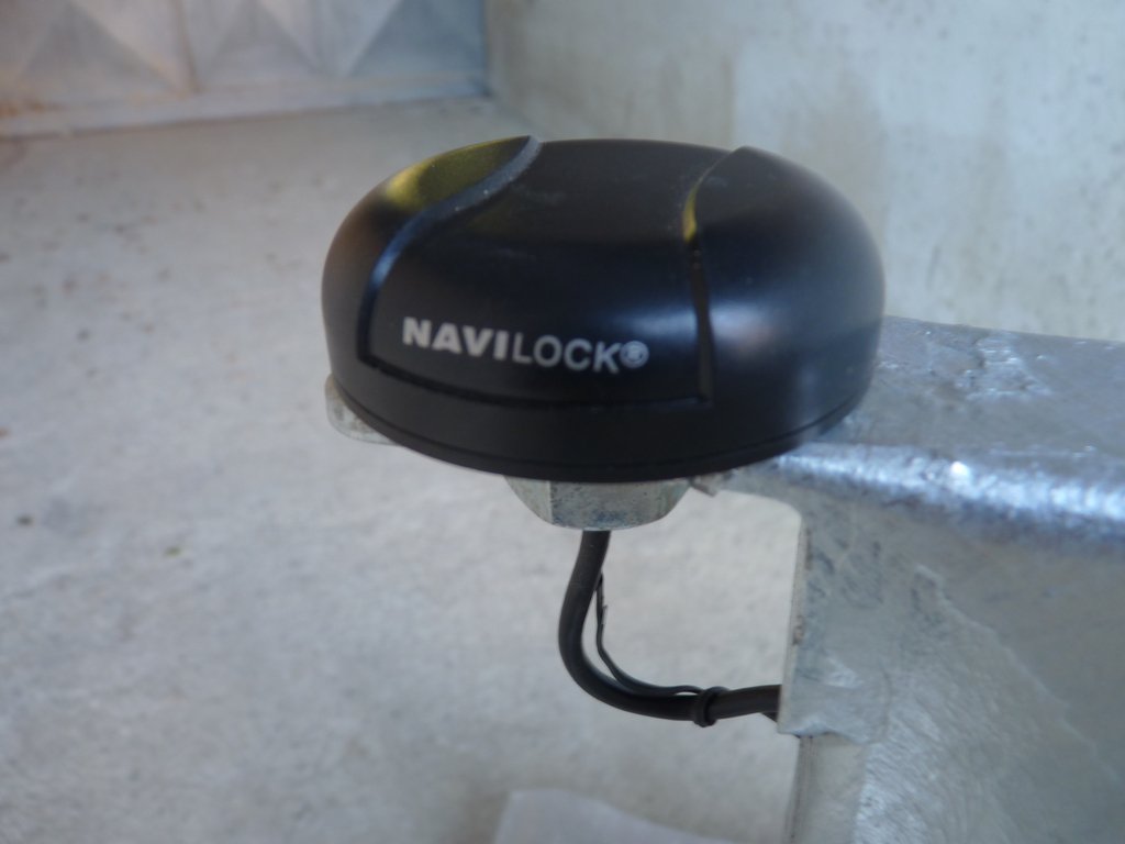 AsTraTrackers's tweet photo. Example of supply: basic structure for Tilted Single-Axis Solar Tracker, including: Solar Tracker Controller + Power supply (backup battery optional), manual/automatic selector and buttons for positioning in manual mode (for maintenance). GPS and wind sensor (optional). https://t.co/o1Rc2EBvqN