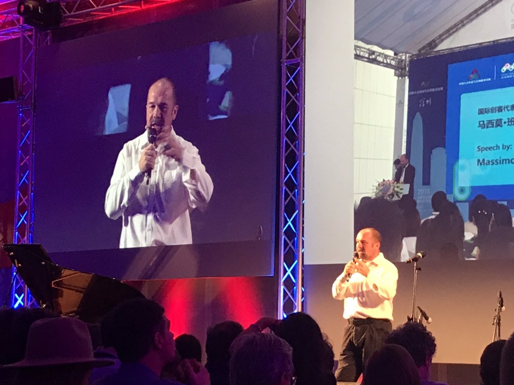 MakerFaireRome's tweet image. “Siamo alla VI ed. di #MFR con oltre  680 espositori. In sei anni il mondo dei #maker è cambiato: oggi a #MFR18 tocchiamo tematiche nuove come lo #spazio e l’ #AI. Quello che dobbiamo fare è capire in quale direzione andare e rendere più accessibili le nuove tecnologie” @mbanzi