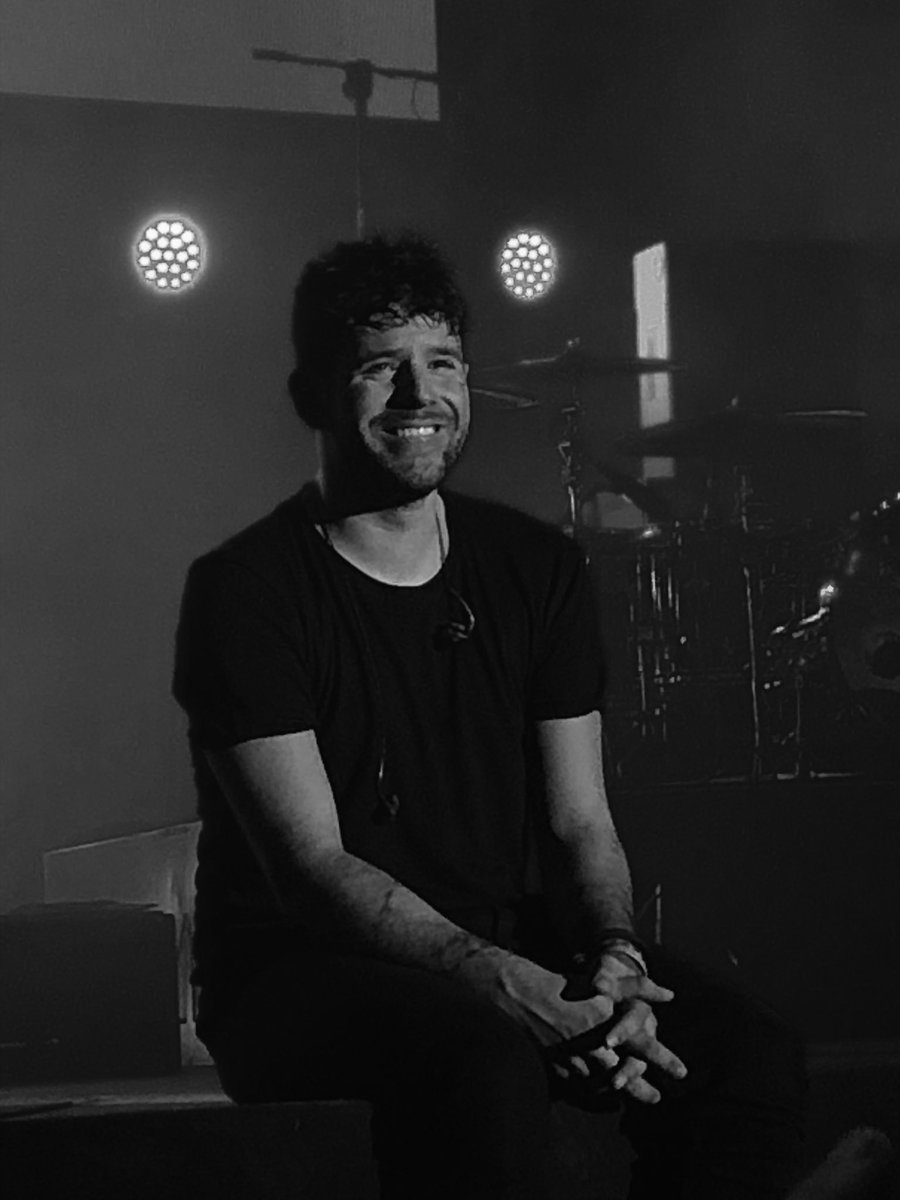 annaromero20's tweet photo. Toda esa gente que ves, está ahí por ti @PabloLopezMusic https://t.co/LhKHniQj3G