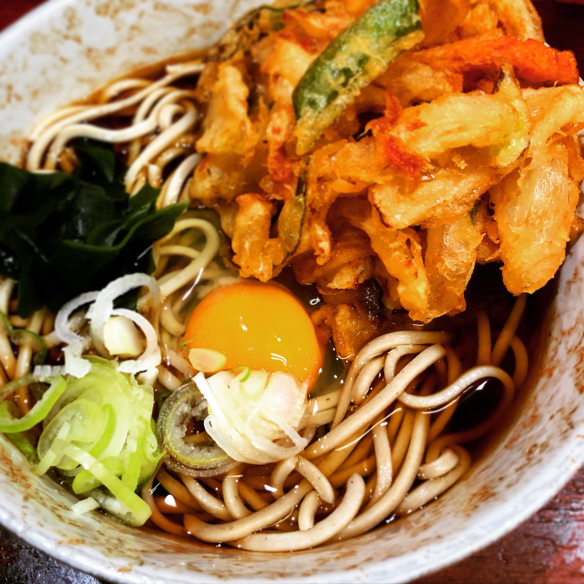 目玉焼きの黄身 いつつぶす？」11巻発売記念！月見そばの生卵いつ