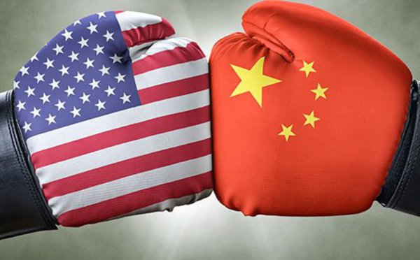 ecoetsociete's tweet photo. L'arme monétaire au cœur de la guerre commerciale Depuis le 23 mars dernier, la Chine et les États-Unis se livrent une guerre commerciale à grands renforts de déclarations polémiques et de barrières douanières. Loin du maelström politico-médiatique, ce... https://t.co/xrRVFWKp9A https://t.co/KtKRRZPF4m