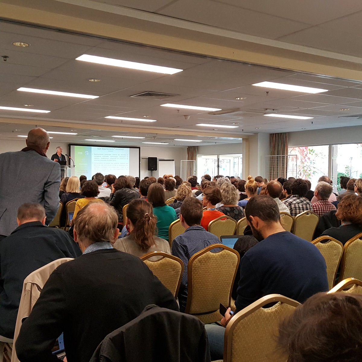 inrae_act's tweet photo. #jsad Journées scientifiques @inrasad Benoît Dedieu chef de département revient sur scène : on parle de l'avenir, fusion #Inra #Irstea https://t.co/9CDyFrvgmh