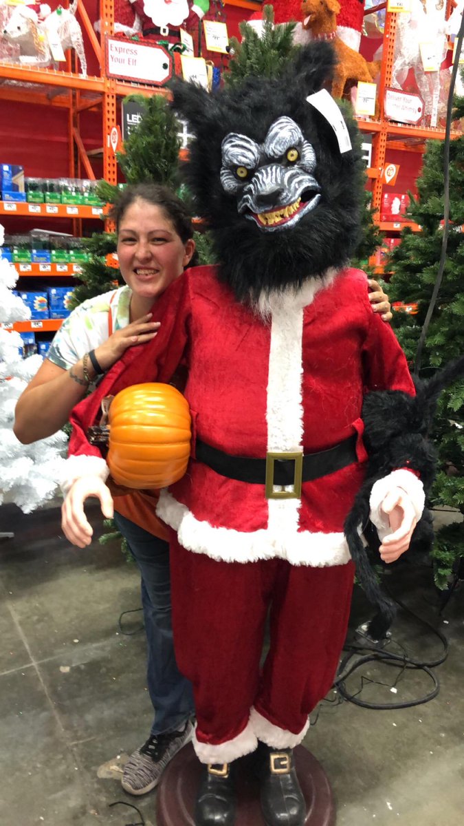 CarolynMarentes's tweet photo. Santa in the Halloween spirit 🤣🤣🤣🤣#6669 #antelopeproud  #funatwork https://t.co/v4JTr8o9ej