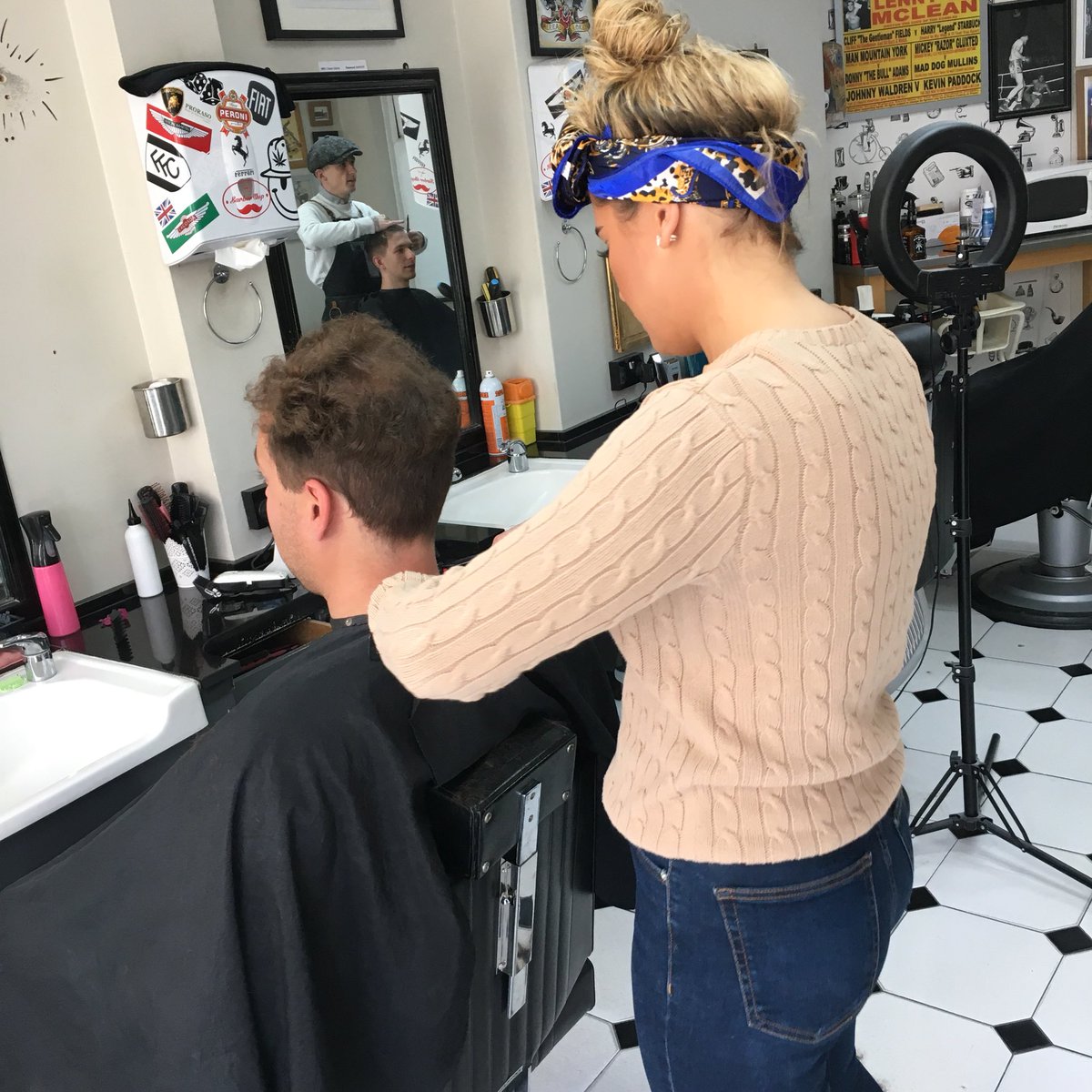CheamSalone's tweet photo. #barberlife in @cheamsalonebarbershop #cheamsalone #cheamvillage #cheam #sutton #surrey #barber #cheambarbers #suttonbarbers #surreybarbers #cheammums #suttommums #surreymums #surreydads #suttonunited #fulhamfc #cpfc #cfc #whu #casuals https://t.co/TDupQdfTvz
