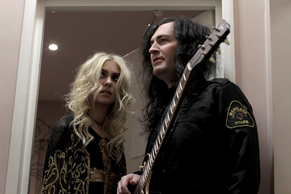 moreblack666's tweet photo. #taylormomsen #benphillips #theprettyreckless #goingtohelltour #backstage https://t.co/F4BJZrBvyZ