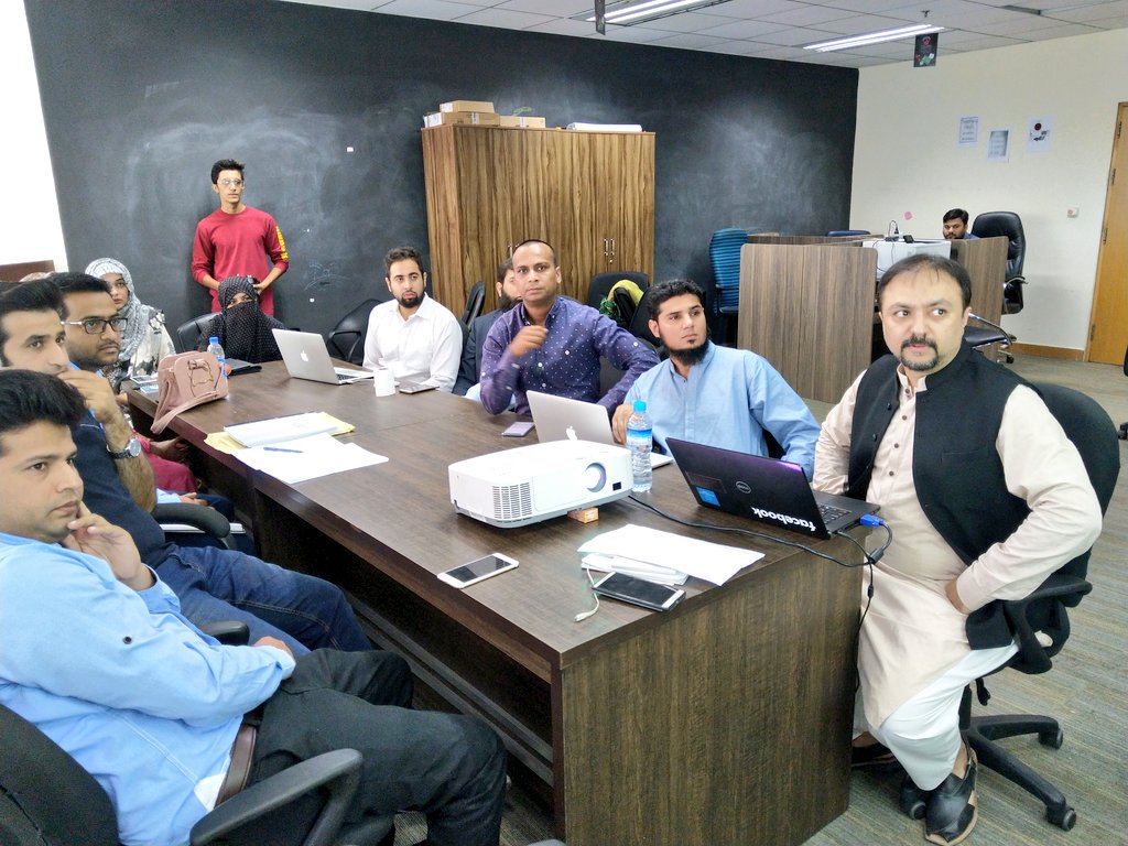 erozgaar's tweet photo. "Centers Evaluation Day" 

It's evaluation day for all of our centers and we're doing one to one session with each center team to help them improve their performance

Manager HR &amp; Performance @atharasif07 is leading these sessions

First up is Lahore College for Women University! https://t.co/67wa8MCDyT