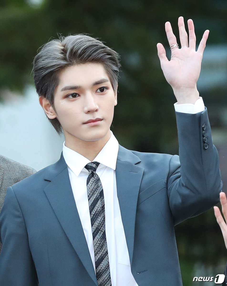 cherrytyoong's tweet photo. [NAVER/news1] NCT127 Taeyong, the prince who pops out of anime. 👑🤴🏻

ㅠㅠㅠㅠㅜㅠㅠㅠ

#TAEYONG #태용 https://t.co/VkqnRJkFh4