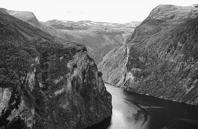 adyyhere's tweet photo. Reposting @albert.dalen:
Geiranger, Norway.

#landscapephotography #landscape #landscape_captures #nature #fjord #norway #geiranger #sunnmøre #bw #blackandwhitephoto #blackandwhitephotography #ig_ #ig_mountains #ig_view #ig_travelerworld #ig_photooftheday #travel https://t.co/qyzYHOfzbY