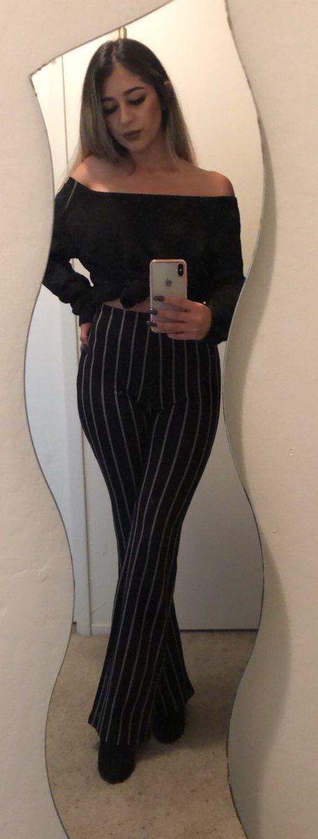 goddessdezz's tweet photo. In your dreams.. loser. 🕷🎃

#findom #EFDP #ODD #BBR https://t.co/sbPCTURiNy