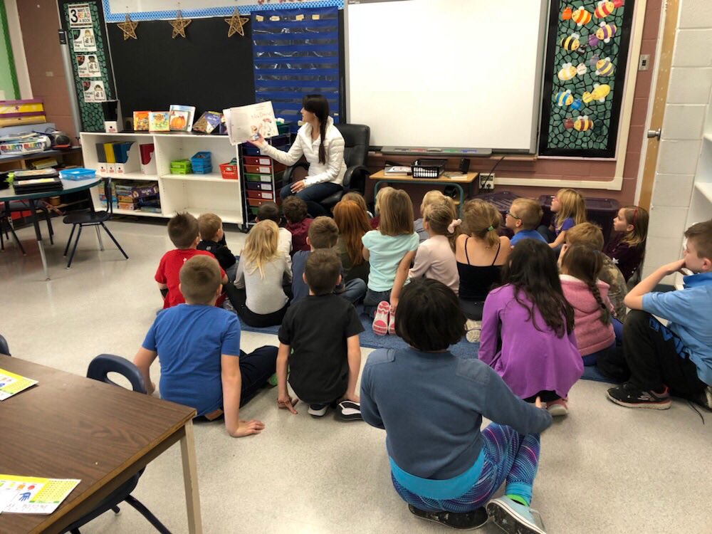 charlee_mapps's tweet photo. #CSD71ChallengeAccepted #csd71 #bvalleyschool Thanks to our awesome reading guests Mrs. Houle and @mrstswitz who read to students today in @LarissaJ88 ‘s 1/2 class and @MelittaSorensen ‘s grade 3’s! https://t.co/9tkCQYva7i