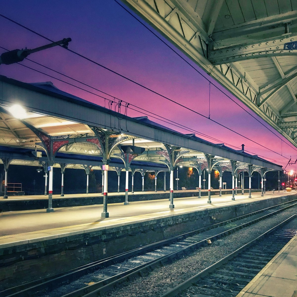 tomcopy's tweet image. Purple sky at #Norwich station #CopyCon18
