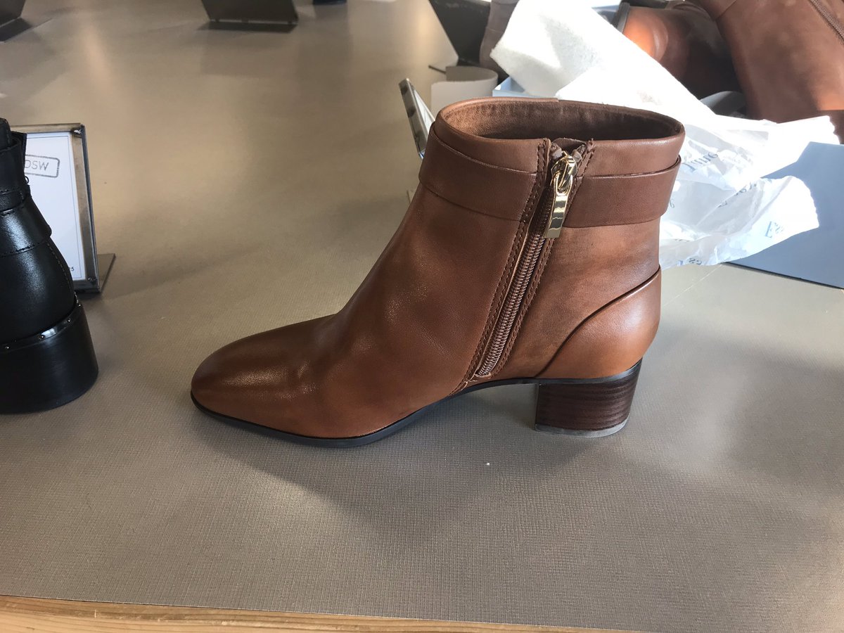 I bought these shoes 👢👢
#WinterShopping 🧣