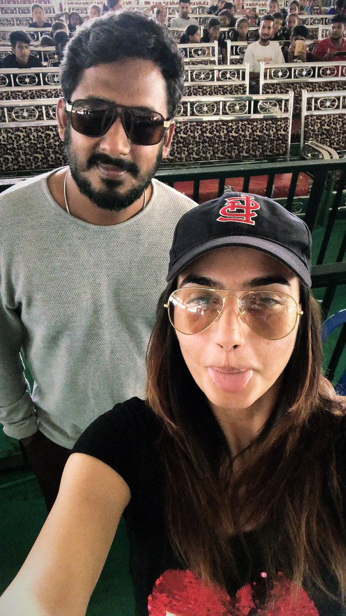 raginidwivedi24's tweet image. Lets all do a loud cheer and have some fun ...#mysoredasara2018 #Performance2018 all ur favourite tunes in the house today ..... wil come live around 12 30  from the venue #mysore ❤️ #habba2018