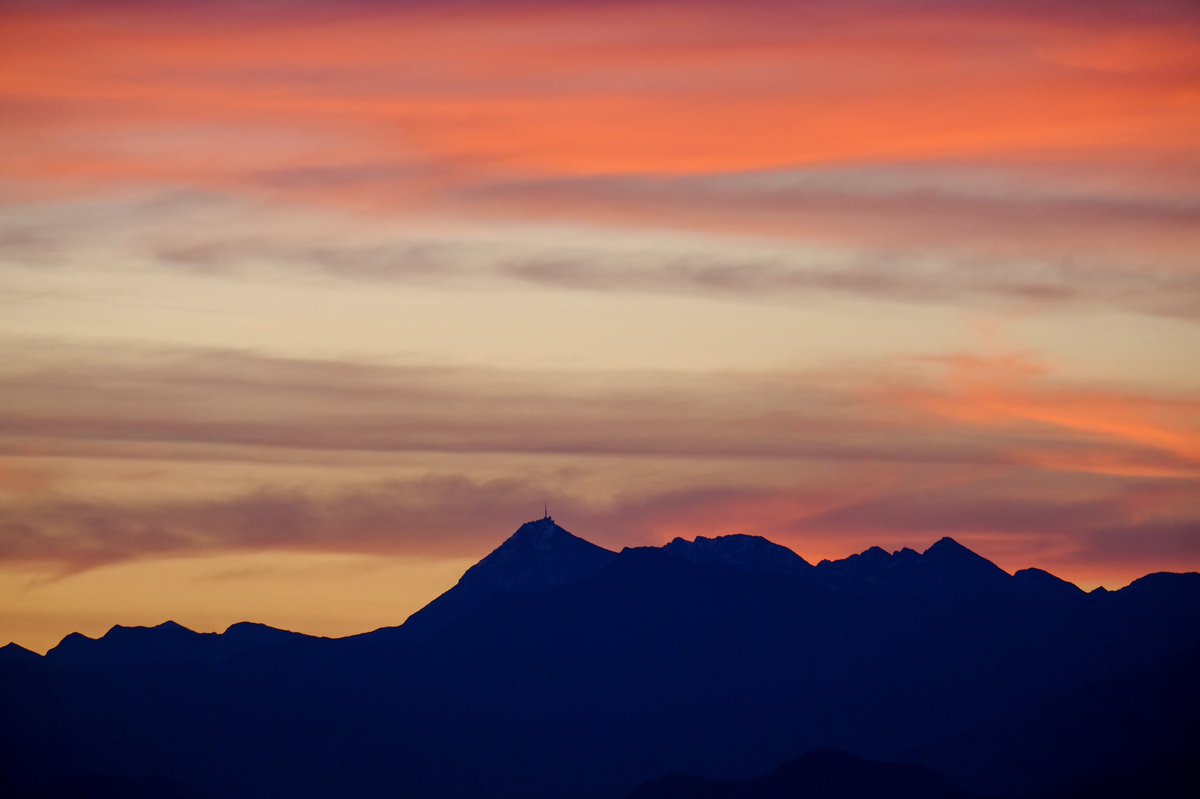 Meteo_Pyrenees's tweet photo. 🙌🔥Pic à Pic ce matin #pau #picdumidi #picdumididossau #pyreneesatlantiques #hautespyrenees #pyrenees https://t.co/V0UcWTvLDx