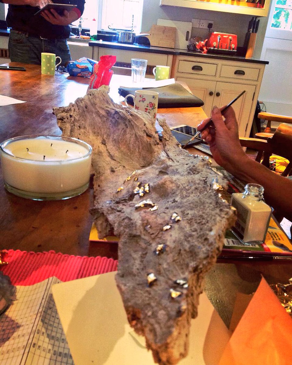 timtomdon's tweet image. #cadwellfarm is run by the brilliant Richard Davey. Their 3500 acres of farmland produces wheat, barley, pigs and turnips... Plus beautiful artwork from reclaimed timber by Kellie, Richard's wife! @FFC_Commission #ffccontheroad