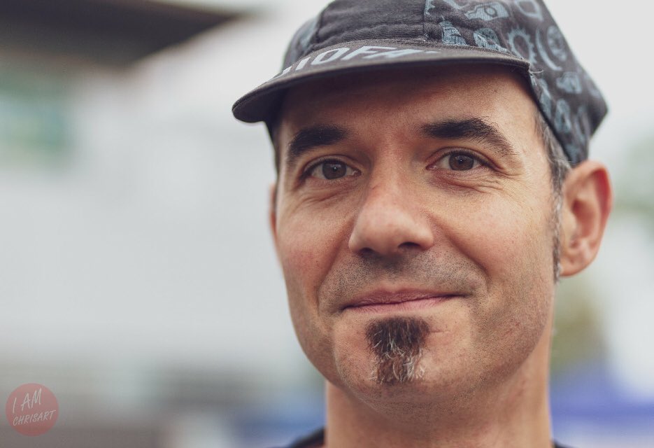 riky_76's tweet photo. Sometimes it’s not easy, but keep smiling. #portrait by @iamchrisart 📸🔝🙏🏻 #faces of #redhookcrit #milano #rhcm9 #fixedgear #fixedforum #act420 https://t.co/lwUoIX6hAg