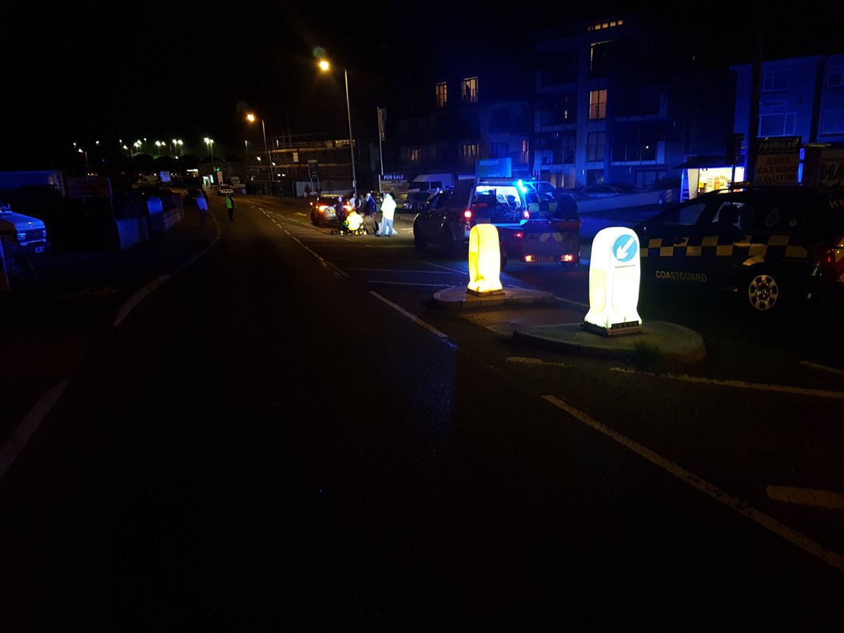 Whilst returning from training last night in #Newquay the team came across an incident where an elderly male had fallen in the road &amp; was injured 
The team assisted the <a href="/swasFT/">South Western Ambulance Service</a> Paramedic treat the casualty &amp; @PoliceNewquay control the scene until the ambulance arrived
#teamwork