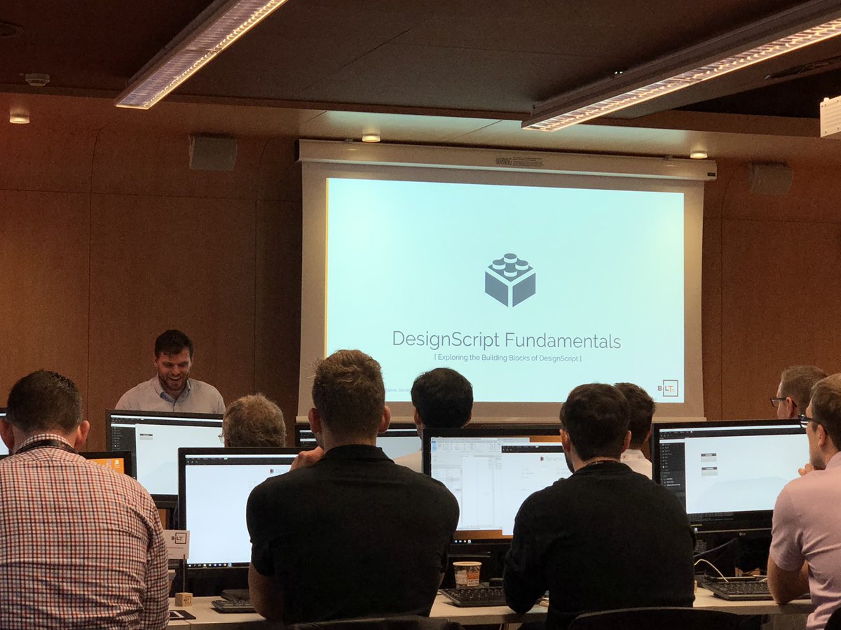 DanielHurtubise's tweet image. If your not in here your about to miss an awesome class for @solamour on #DesignScript