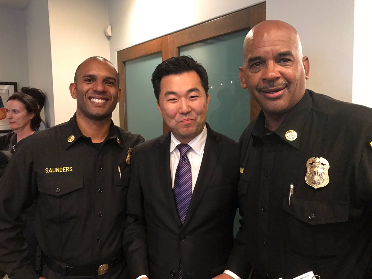 LAFDwest's tweet image. @LAFDwest Chiefs Saunders &amp;amp; Hogan with @davideryu at tonight’s @LaurelCanyon_ Association Meeting at the Mulholland Tennis Club.
Great dialogue and information sharing @LAFDChief @LAFDAlPoirier @Lacitychiefs #LAFD @LAFDtalk #CommunityEngagement