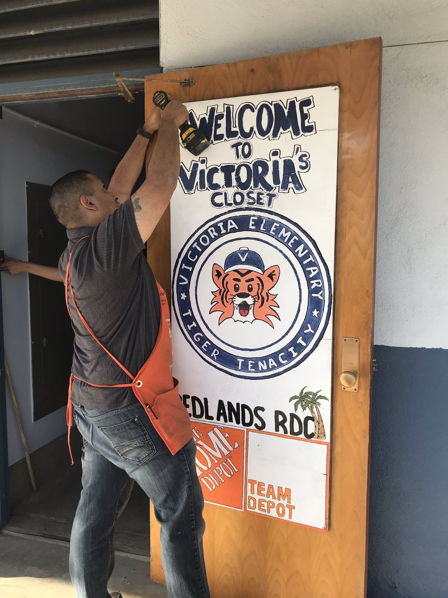 THDChantelleG's tweet photo. Living the values and giving back to the community! Victoria’s closet is a non profit organization that provides gently used clothing to Elementary students. We had the privilege of decorating the closet and stocking it with clothing! @TeamDepot @lajacska01 @lennyatdepot @5087Rdc https://t.co/ZeUtR2nFbj