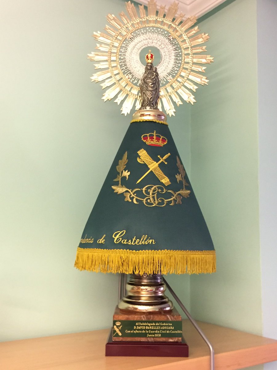 DavidBarelles's tweet photo. Feliz día del Pilar!!! Mi máxima felicitación para todos los hombres y mujeres pertenecientes a la @guardiacivil de la comandancia de Castellón que velan las 24h los 365 días por nuestra seguridad y nuestros derechos. Fue un honor compartir trabajo y responsabilidad con vosotros https://t.co/Jl65OmoJPD