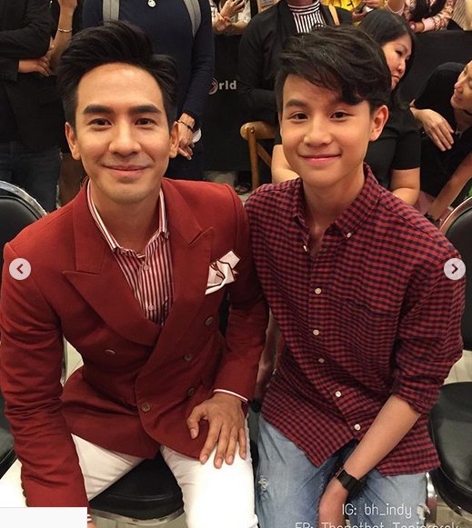 ram_baaa's tweet photo. น้องอินดี้  ลู๊กกกกกกกกก!!
น้องจะยิ้มเหมือนลุงพี่โป๊ปทั้งตอนยิ้มมากยิ้มน้อยขนาดนี้ไม่ได้ลู๊กก^O^))

...มุมปาก ลุง+น้อง..นี่อย่างเป๊ะ.....
กราบบบบบบบบบบบบ_/\_ ทีมเเคส......เเคสเก่งจริมๆ

ดูดิ๊ขนาดชื่อยังคล้ายกันเลย
>Thanathat><Thanavat<

#เนสกาแฟเชื่อมความผูกพัน #popezaap https://t.co/AtVfdo001a