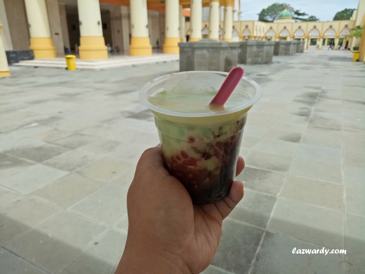 Lazwardy1's tweet photo. Siang2 gene enakny bahas ttg #DestinasiDigitalGenPIKeren sambil minum es cendol Islamic Center.  On my blog --> https://t.co/kbwI5S55lO @Riskygustinaa https://t.co/81aaZsRlcW