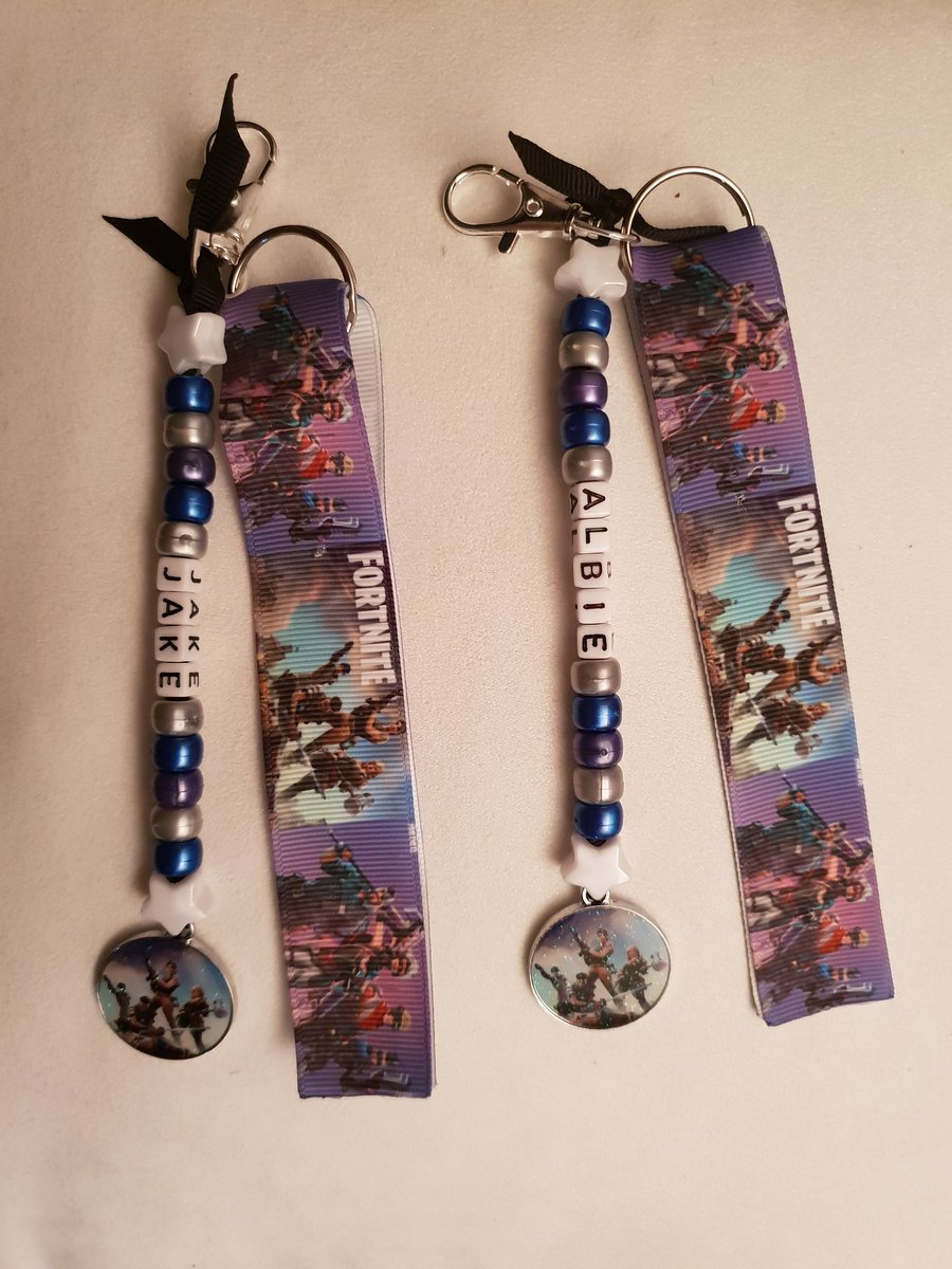 lyndseyp583's tweet photo. Fortnite bag charms! #Fortnite #mayhem #messageforinfo https://t.co/7QPixiCTPV