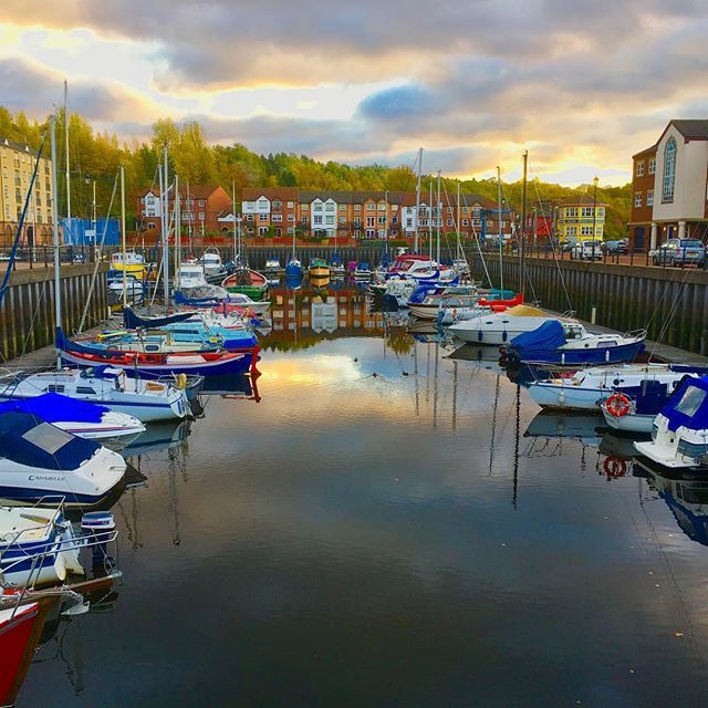 MyBoysClub's tweet photo. Wishing the weather was more like this today. Sunrise over the Tyne
#newcastle #northeast #northeastengland #boats #ouseburn #marina #rivertyne #nebloggers #ignewcastle #sunrise #travelblogger #parentblogger #instapic #snaphappybritmums #ukparentblogger… https://t.co/N01wkcEy2n https://t.co/UmtbL1Rf8G
