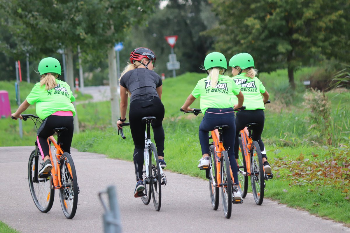 Zaterdag op om 08.55 @zappsportnl de triathlon-battle🏊🏼‍♀️🚴🏼‍♀️🏃🏼‍♀️ met coaches <a href="/edovdm/">Edo van der Meer</a> en Iris Dijkstra. Winnen de jongens of winnen de meiden? Kijken! #wijzijntriathlonNL