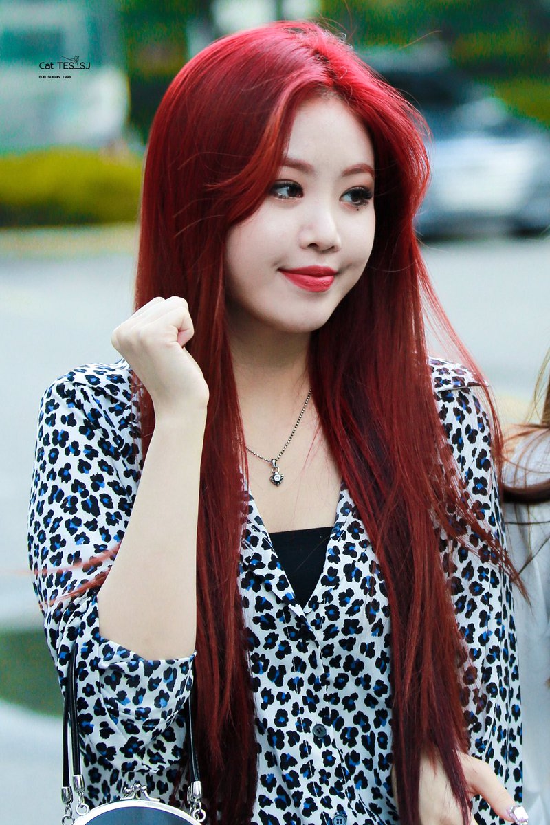 CatTes_sj's tweet photo. 180907 뮤직뱅크 출근

화이팅！💪

#서수진 #SOOJIN #수진 #G_I_DLE #아이들 #여자아이들 #뮤직뱅크 #뮤뱅 #출근 https://t.co/ukOcwNEtqM