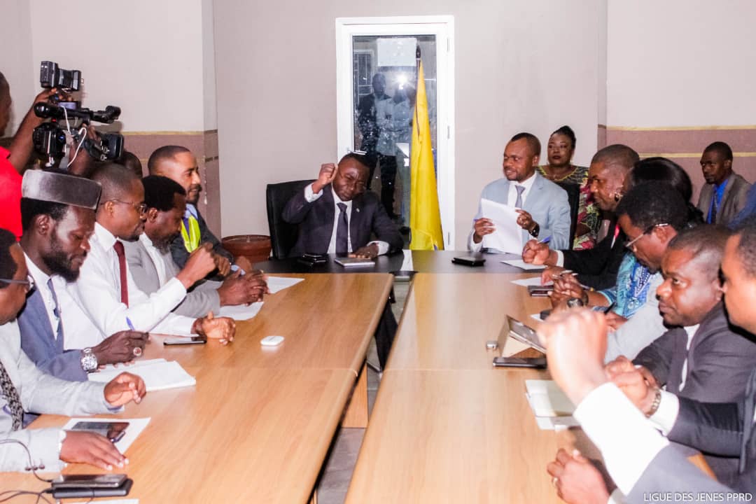 meshack_tsheko's tweet photo. #RDC La ligue des jeunes @pprdofficiel sous la conduite de son président national @LwambaPapy ,a reçu la visite du Dircab de chef de l'État le professeur Néhémie mwilanya wilondja,porteur d'un message de l'initiateur du parti raïs Joseph kabila.@AmbHenriMova @Presidence_RDC @RFI https://t.co/T7EIiwx73f