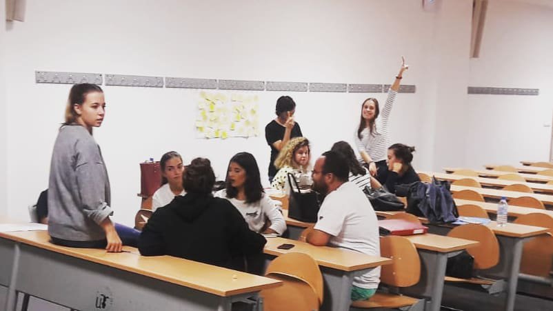 olivalop's tweet photo. Hoy le hemos arrancado las manillas al reloj.
#ClasesQueMolan #DesingThinking #googleactívate #DPOUS https://t.co/eEFo1defPH