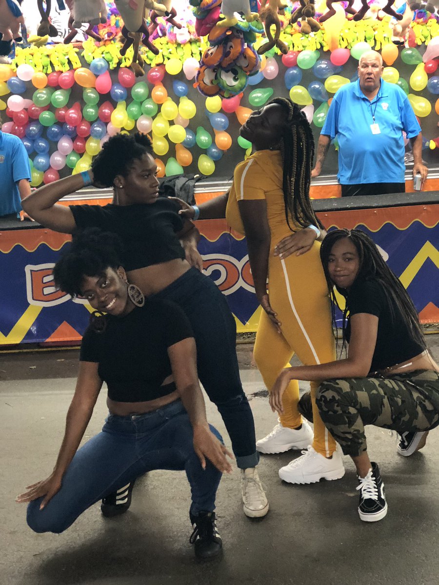 booboothekwasia's tweet photo. #perryfair #VState https://t.co/1TyKplcv7e