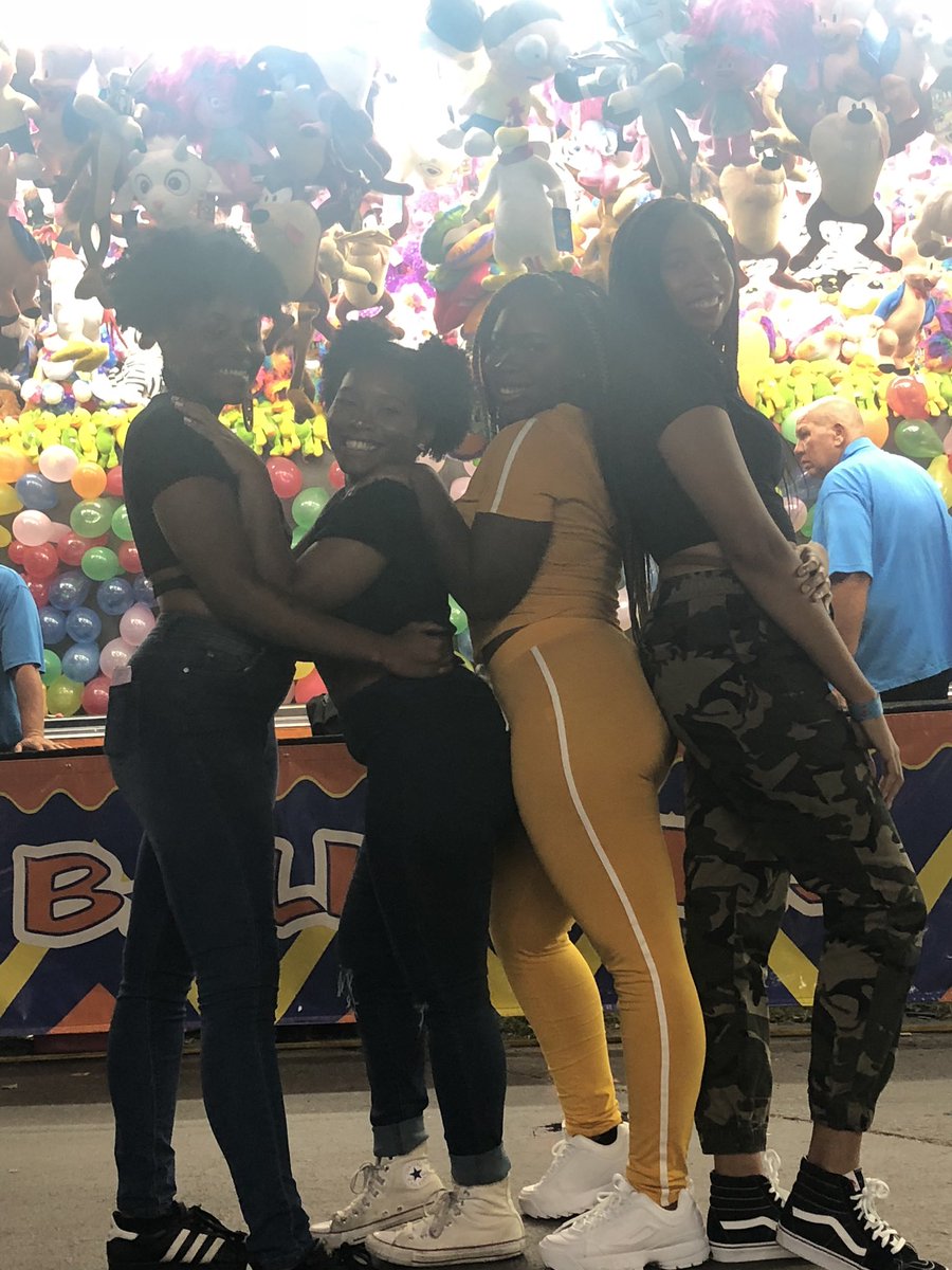 booboothekwasia's tweet photo. #perryfair #VState https://t.co/1TyKplcv7e