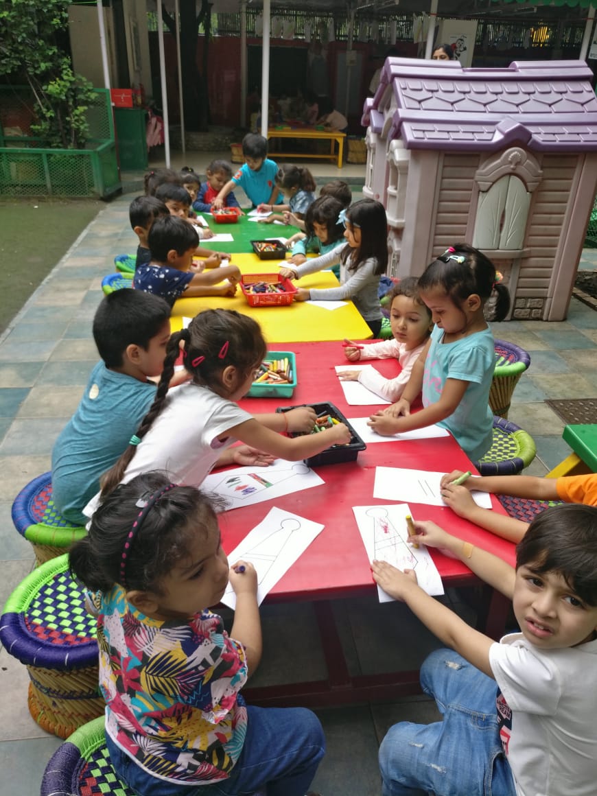LearningTreeDel's tweet image. Continuing with our policy of open spaces, check out these little artists engaging in a drawing activity out in the open!😊

#TheLearningTree #Thelearningtreedelhi #preschool #playgroup #thelearningtreeplayschool #preschooler #students #colors #coloringactivity #outdooractivity
