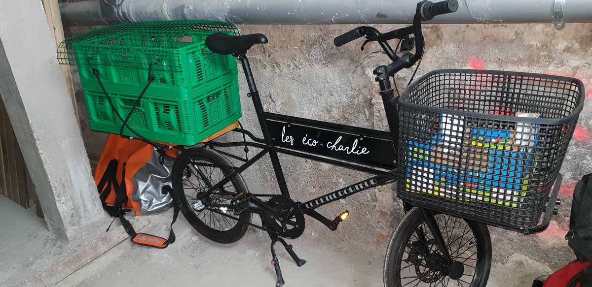 À #Paris, nos récoltes se déroulaient 100% à pied, désormais, nous accueillons un ptit nouveau à deux roues pour sauver encore plus de 🍊🍆🥦!
