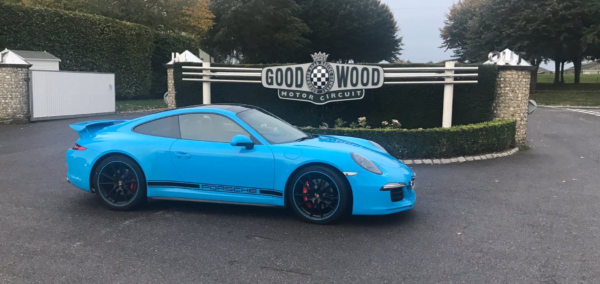 G2s_garage's tweet photo. Beats working on a Friday 👍 #porscheclubgb #goodwood https://t.co/5uB0Tr4r4t