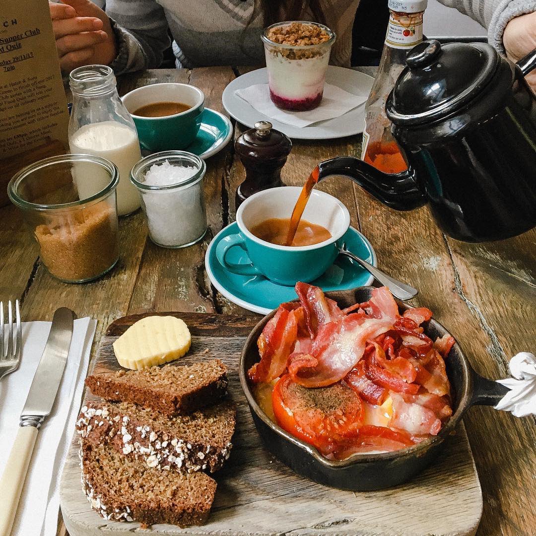 hatchandsons's tweet photo. 'Fry' day. A great photo by @mi.chiamo.gi!
#bakedeggs #hatchfry #IrishBreakfast #fry #FridayFeeling #weekend #breakfast #brunch #irishbreakfast #irishfood #irishfry https://t.co/8lVFHQLxGW