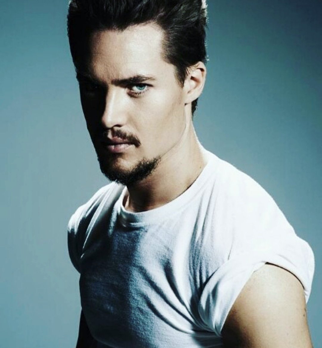 Wendy on X: ALEXANDER DREYMON 💙 Join his official fan group on