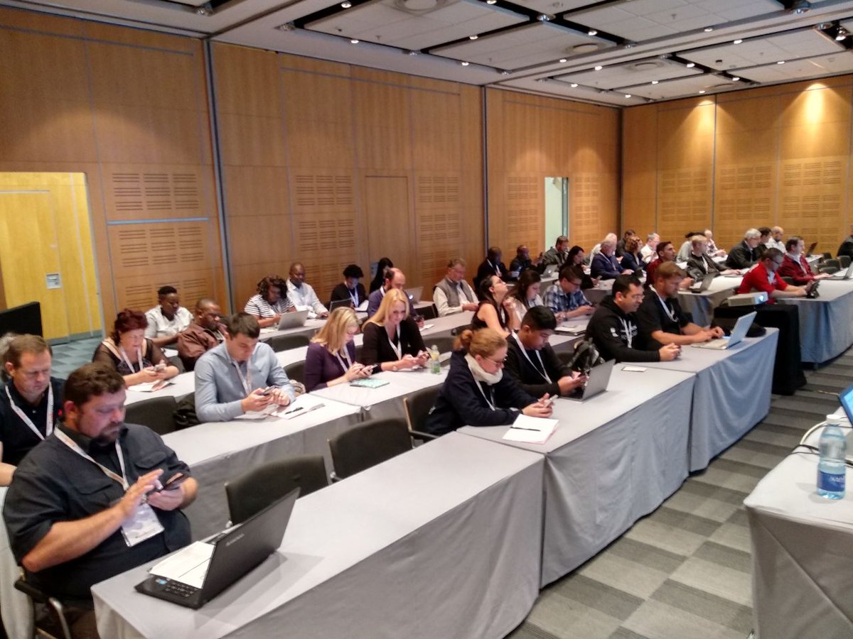 moodlemootafr's tweet image. Day 2 of #MootAFR18 starts with hands-on workshops! Delegates are working with our @moodleapps at the Moodle App workshop with our Open Source developer @sara_arjona