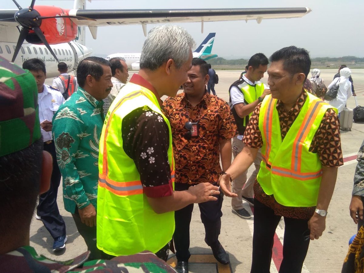 hellokarimun's tweet photo. Peresmian Penerbangan Perdana Wings Air Rute Semarang-Karimunjawa-Semarang oleh Gubernur Jawa Tengah @ganjarpranowo di Bandara Internasional Ahmad Yani Semarang, Jawa Tengah. (Via @perhubunganjtg) #hellokarimun https://t.co/xsgelnRfi2
