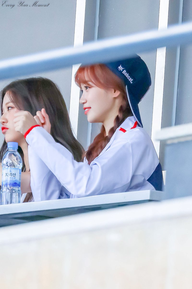 kimchaewon00801's tweet photo. 181006 잠실야구장
 
#아이즈원 #김채원 #IZONE #chaewon https://t.co/RIP1E2I7eT
