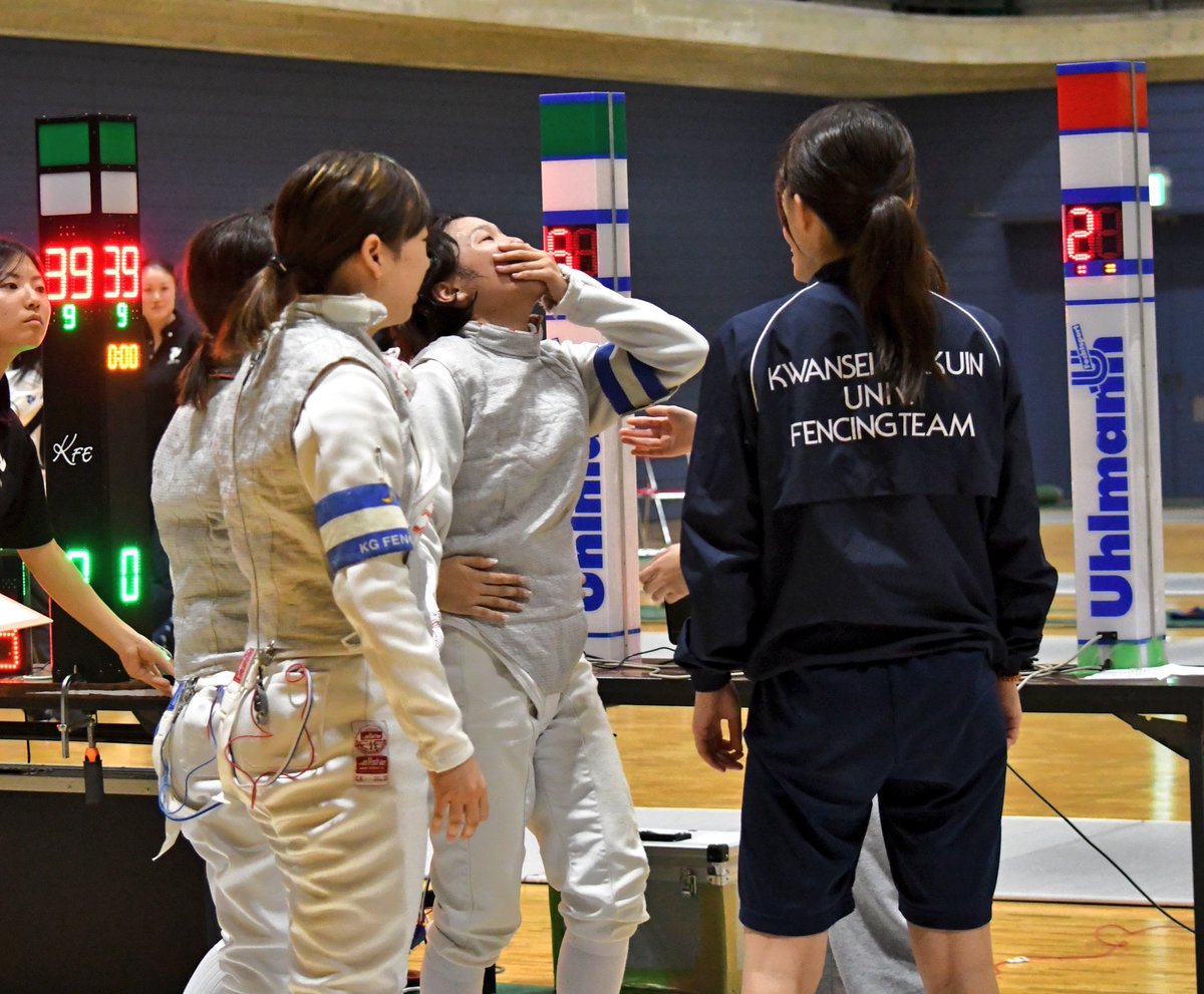 【フェンシング部】第６８回関西学生フェンシング選手権大会／３日目／女子フルーレ団体／２回戦／対立命大／於・京都府大山崎町体育館

☆関学  ３９－３４ 立命大

序盤リードされるも、果敢に攻め得点を重ねる。立命大の猛攻に耐え、勝利！
