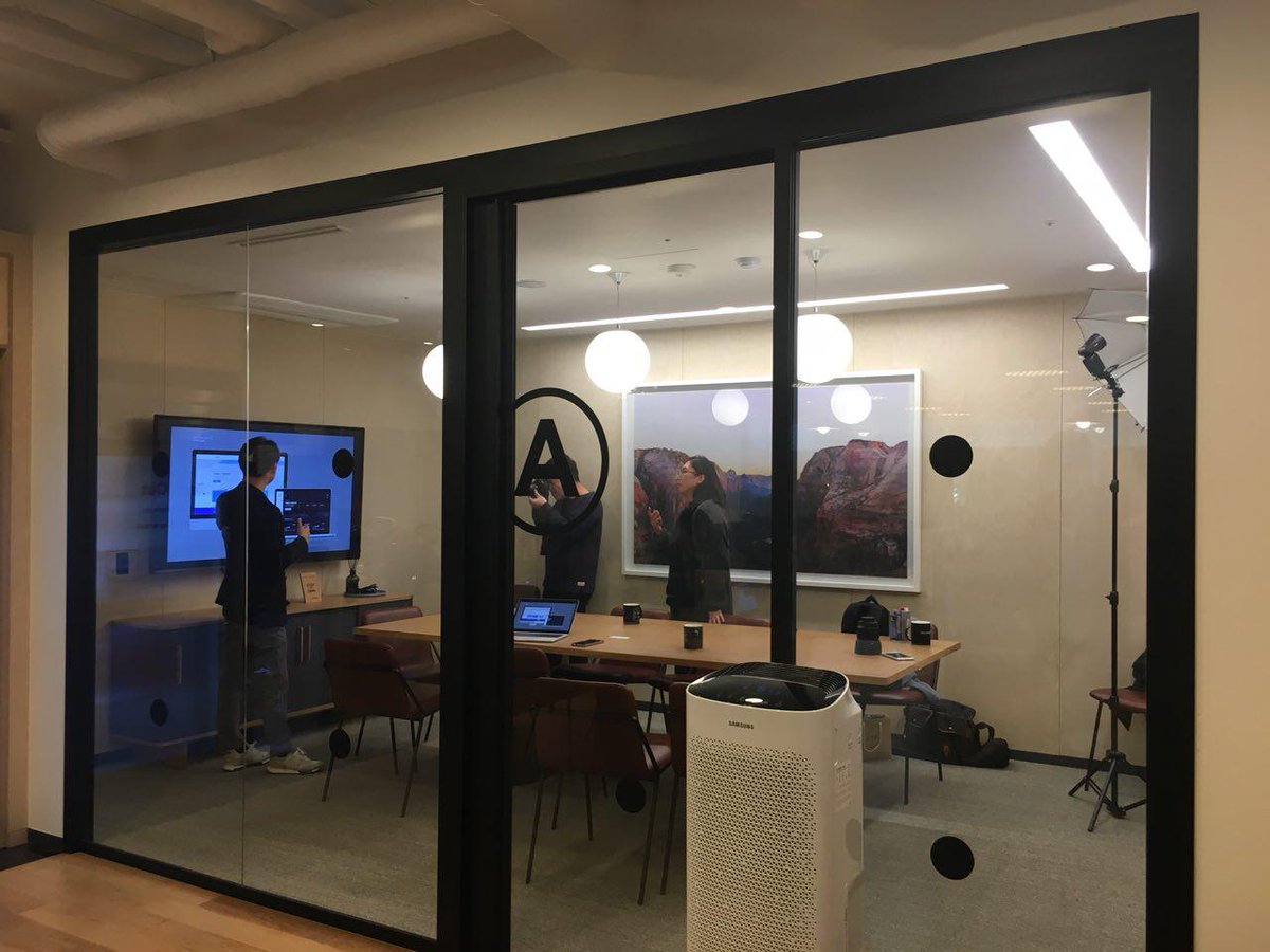 ZPER_team's tweet photo. MEDIA LIVE] @ZPER_team is now on a special interview w/ #SBC (기업나라 - 중소기업진흥공단) 👍

-
#ZPER #ZPR #blockchain #crypto #finance #datasciencecompetition #지퍼 #블록체인 #금융 #데이터사이언스경진대회 #기업나라 #중소기업진흥공단 https://t.co/p9yhvBIlow