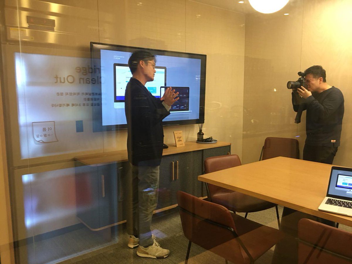 ZPER_team's tweet photo. MEDIA LIVE] @ZPER_team is now on a special interview w/ #SBC (기업나라 - 중소기업진흥공단) 👍

-
#ZPER #ZPR #blockchain #crypto #finance #datasciencecompetition #지퍼 #블록체인 #금융 #데이터사이언스경진대회 #기업나라 #중소기업진흥공단 https://t.co/p9yhvBIlow