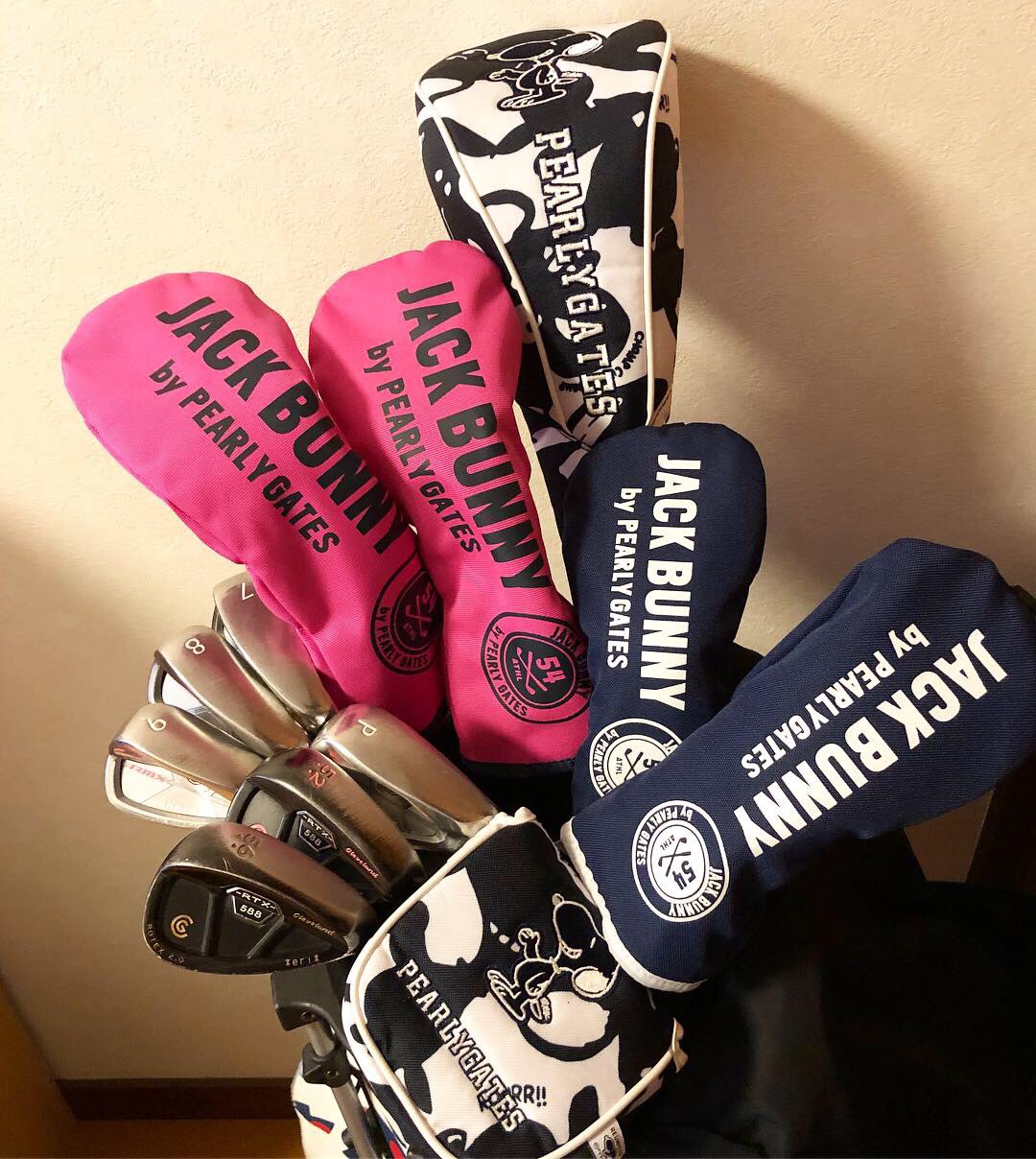 徳原 恵梨 Pe Twitter Newヘッドカバー ドライバーからパターカバーまで一式買い換えました 可愛い 大切に使おう ゴルフ ゴルフ女子 Golf パーゴルフ ゴルフ大好き ヘッドカバー パターカバー パーリーゲイツ ジャックバニー スヌーピー