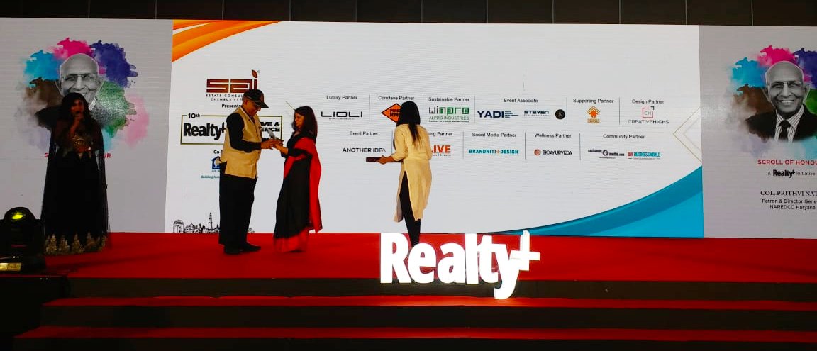 NaredcoNational's tweet image. Realty Plus Magazine felicitated Col. Prithvi Nath , Patron and Director General , NAREDCO Haryana with "Scroll of Honour" award. Huge Congratulations!
@realtyplus2  @N_Hiranandani #RealtyPlusMagazine #Congratulations #ScrollOfHonour